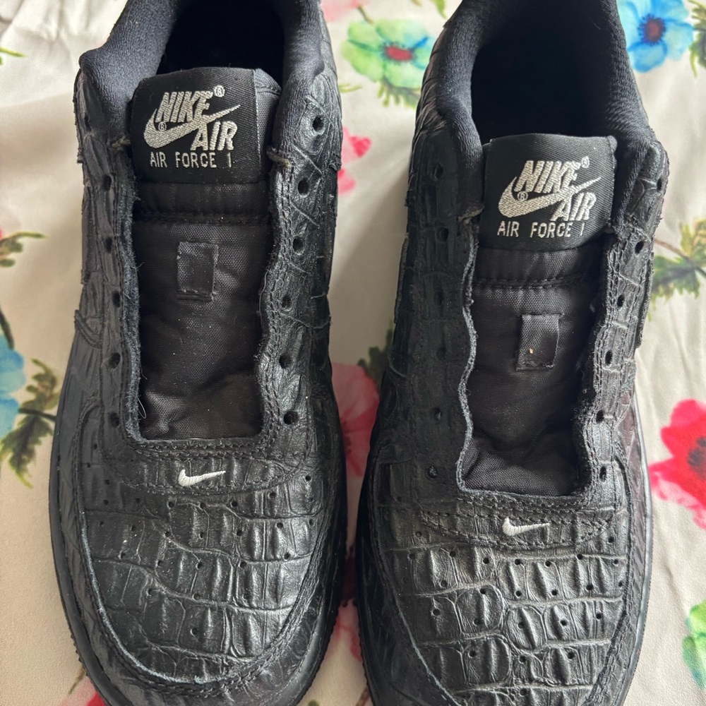 Nike Black Croc-Embossed Low Top Sneakers - Picture 7 of 8